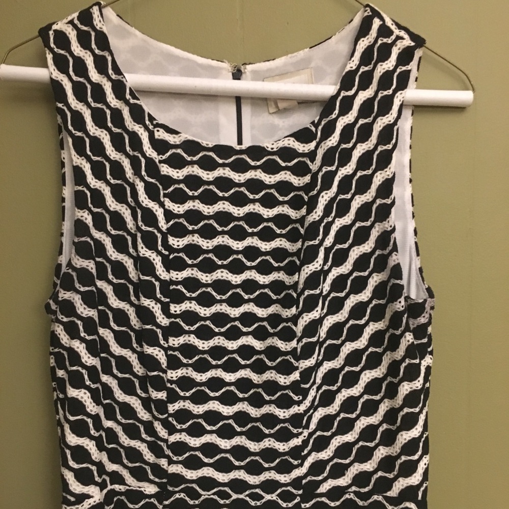 Sleeveless black and white dress